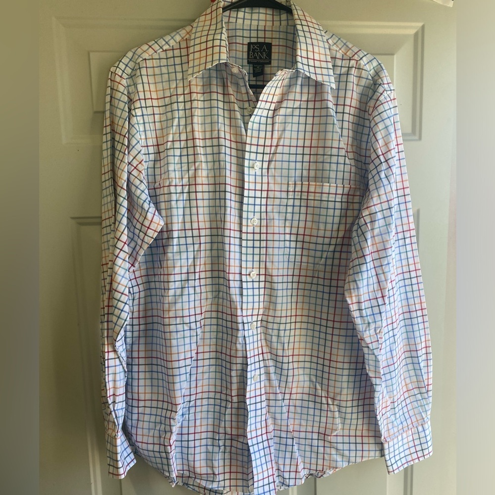 Jos. A. Bank Travelers Collection medium button up shirt.